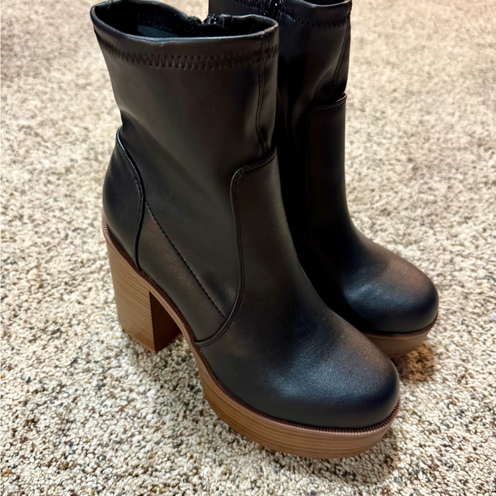 Soda Black Heeled Boots with Tan Sole
